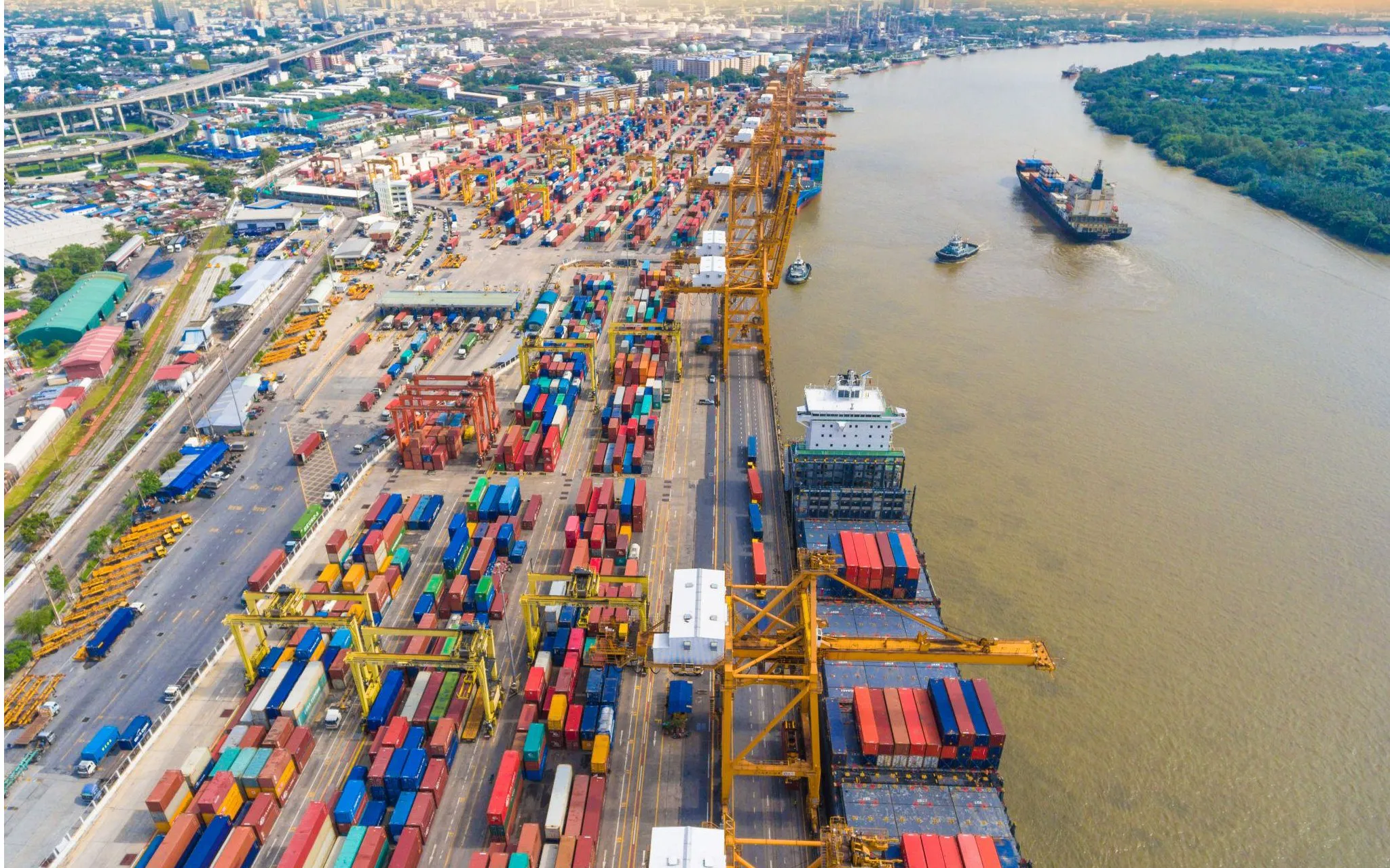 Asieninterne Containerfrachten gestiegen.